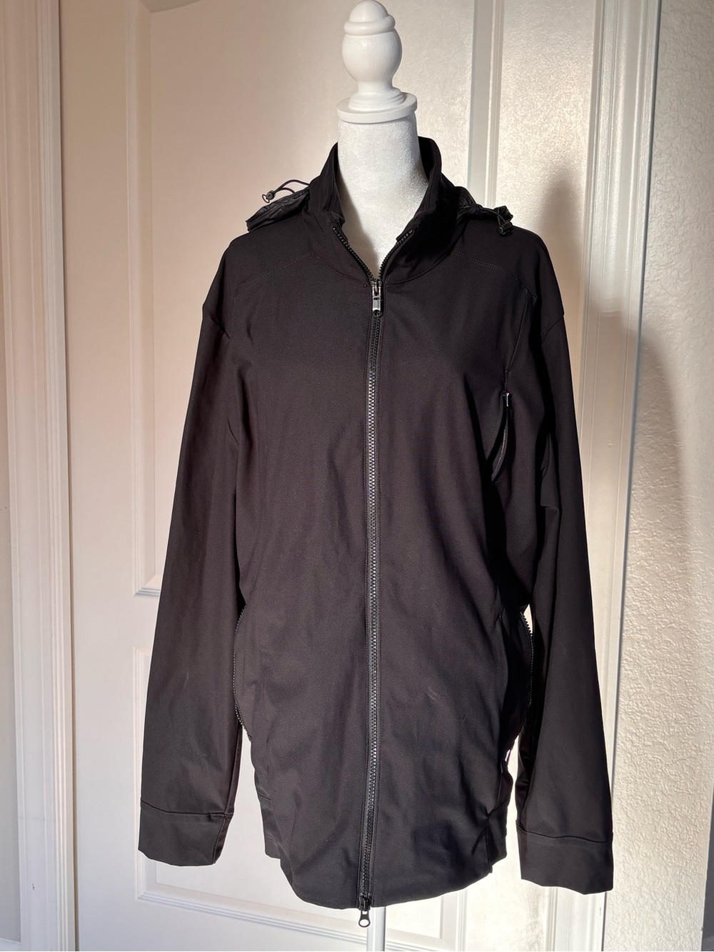 Lululemon Athletica Men's Black Packable Hood Windbreaker Jacket Size XXL
